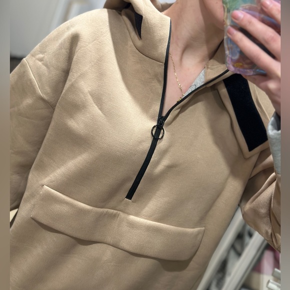 Zara Tops - Zara oversized sweatshirt, size small.